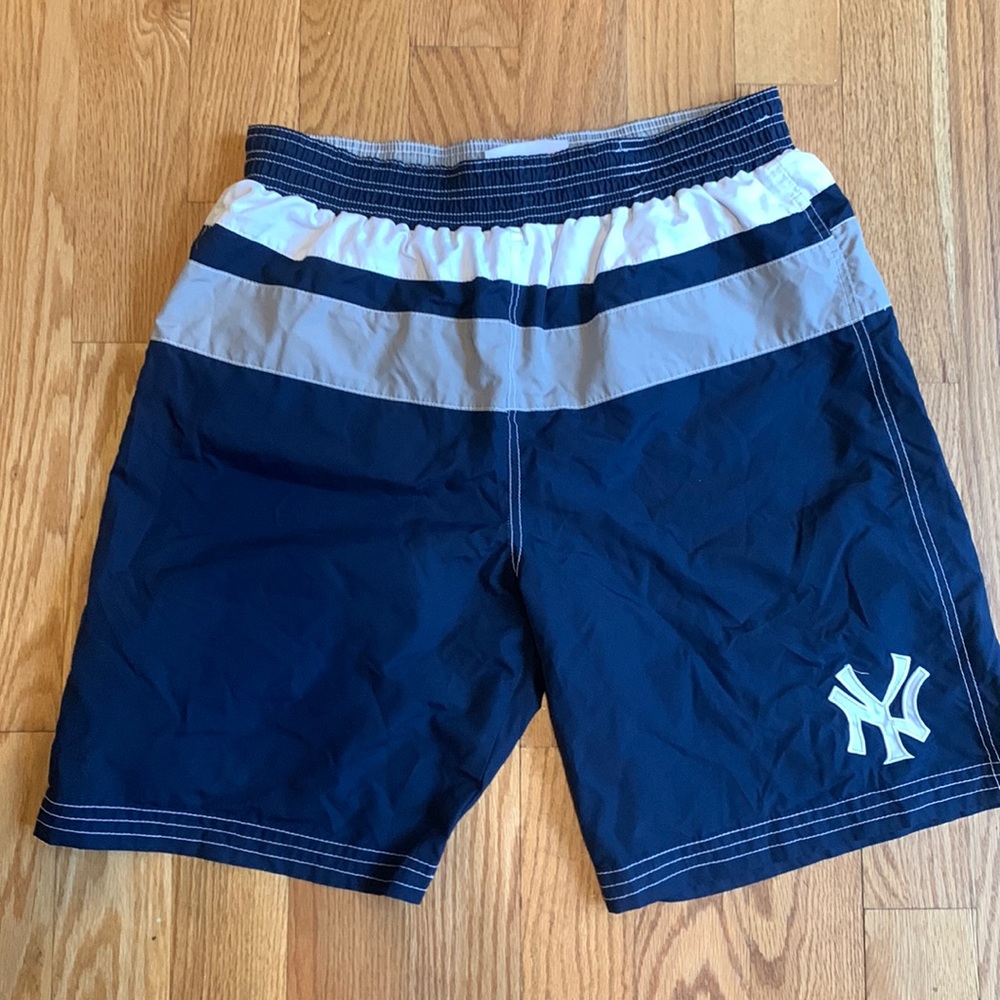 Mens New York Yankees bathing suit shorts size XL